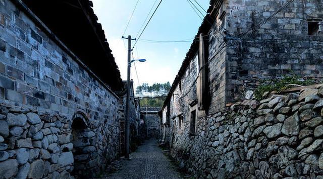 |拥有600年历史，需自驾的浙江古村出名了，被誉“画里的村庄”！