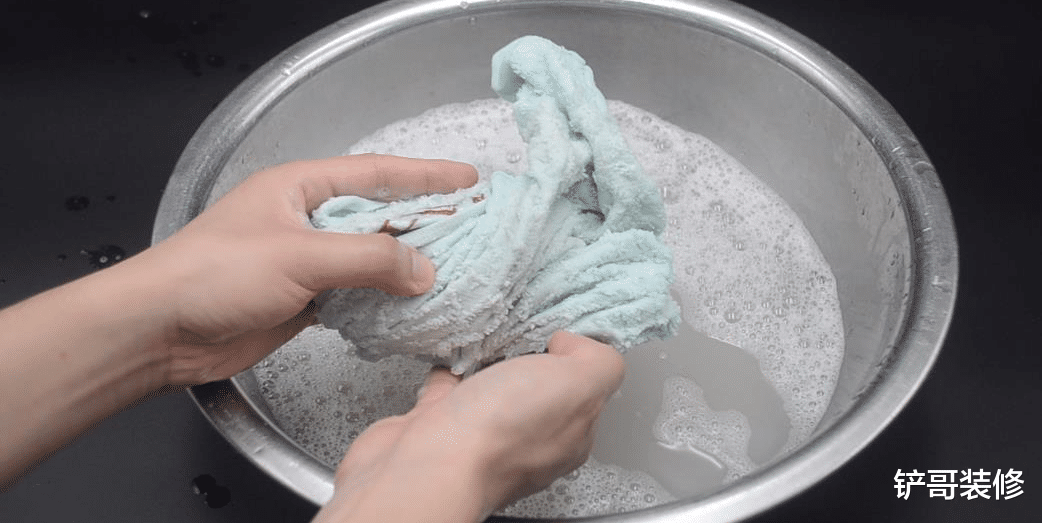 毛巾用久了油腻发黄有异味!老保姆教你几招,干净清香还柔软