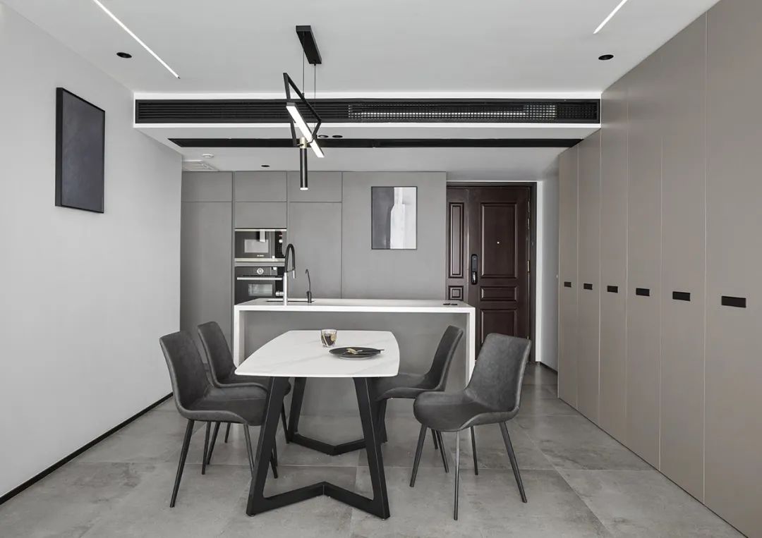 他家用黑白灰三色,诠释了现代的极简之家!