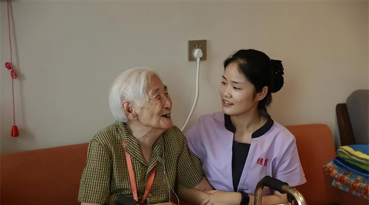 三线城市|挣多少才住得起养老院?一个三线城市的现实叙事