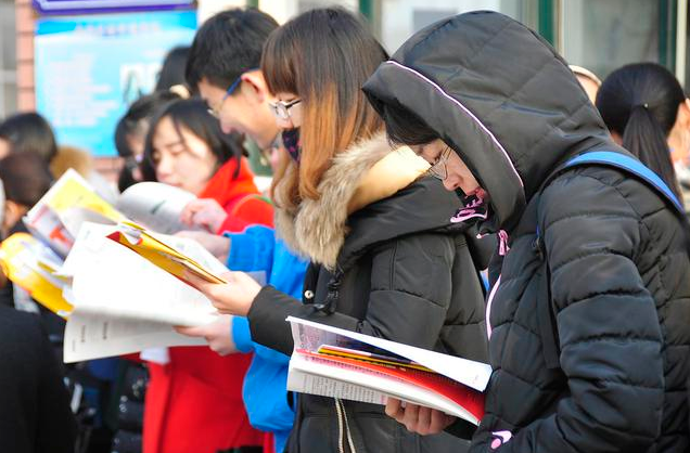 教师|教师岗位迎来调整，招聘教师门槛将提高，师范专业还能报考吗
