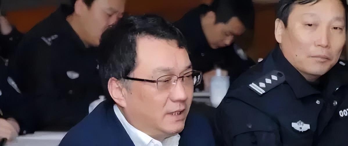 暴戾贪官程瀚:把副局长牙齿打落,和多名女警有染,敛财1800万