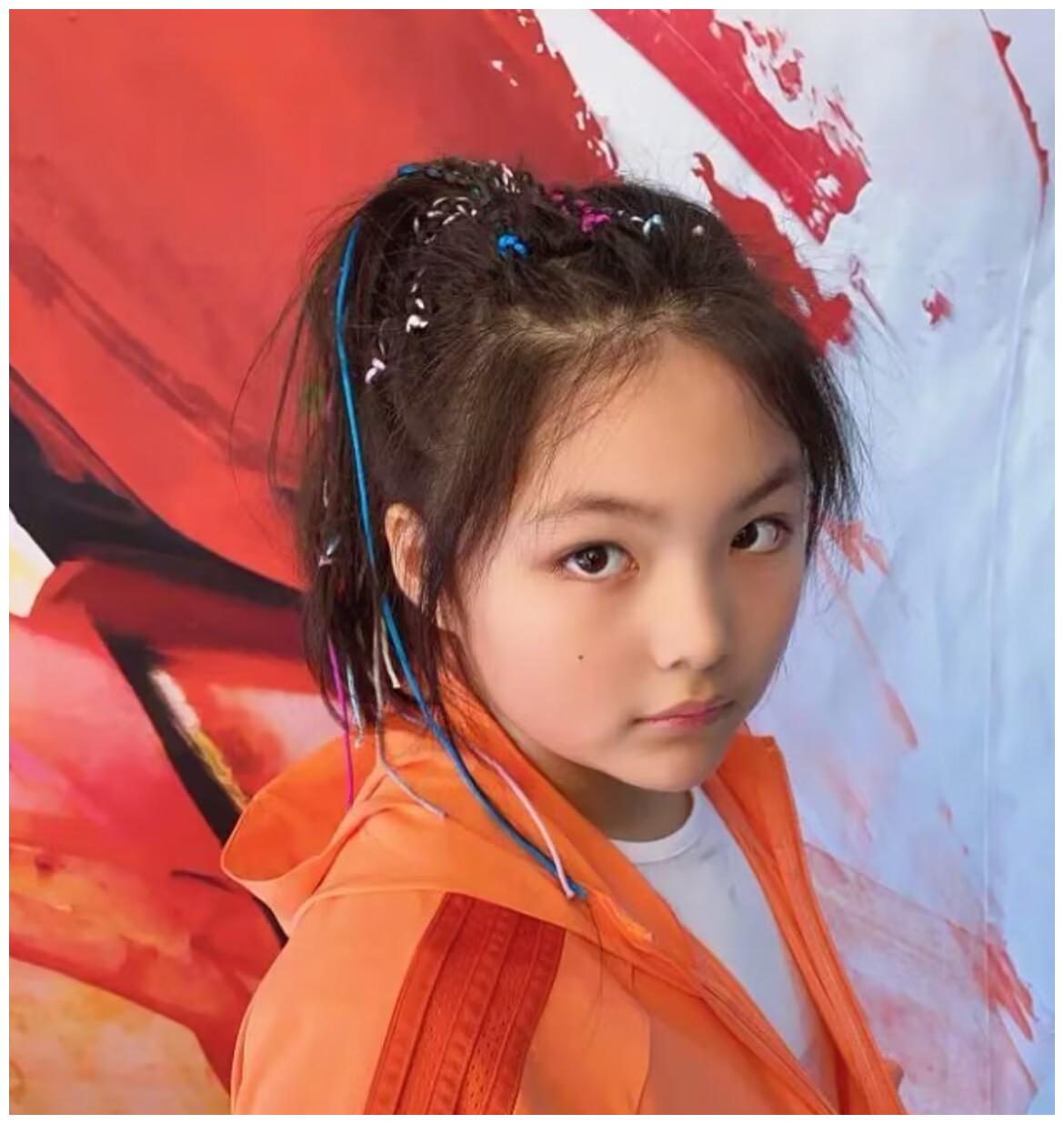 王诗龄|13岁王诗龄脱掉婴儿肥像公主，名牌傍身被李湘宠大的女孩真不错