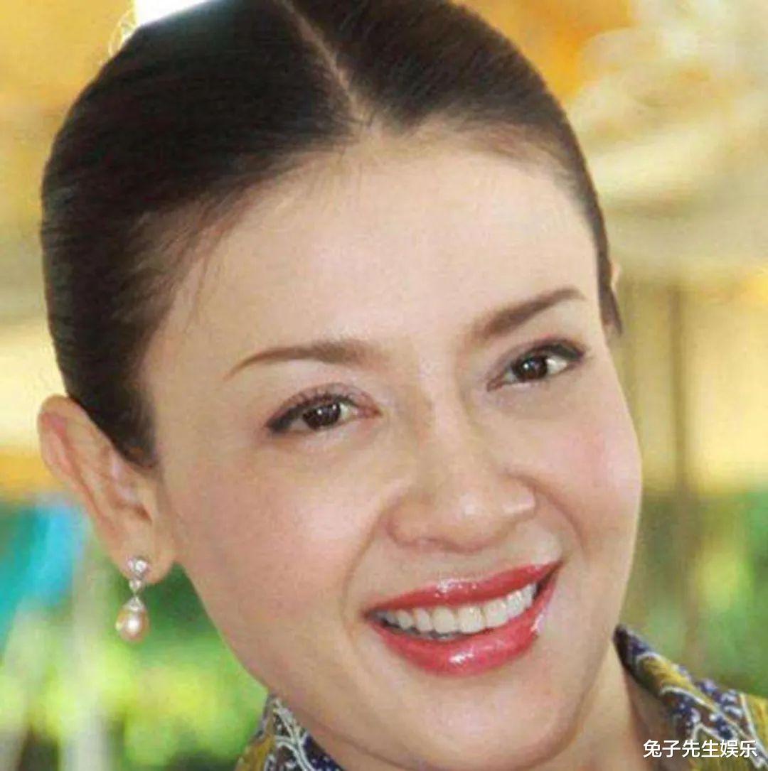 西拉米|69岁泰王再次宠爱西拉米，旧情复发板上钉钉，独居皇家别苑最安全