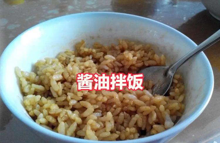 郑州男子晒居家一人食,走红朋友圈,网友吐槽:宁愿饿着也不吃