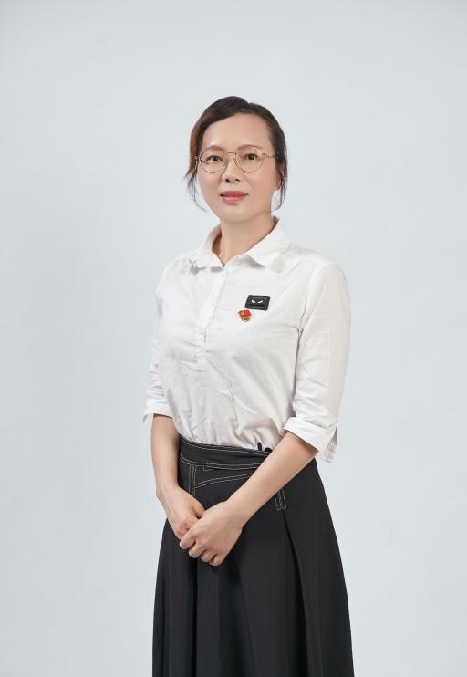 湖南一大学女教授开宝马冲向人群,肇事女教授曝光,惊悚细节披露
