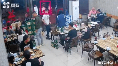 唐山女子被打事件,为什么都针对白衣女子,背后的阴谋细思极恐