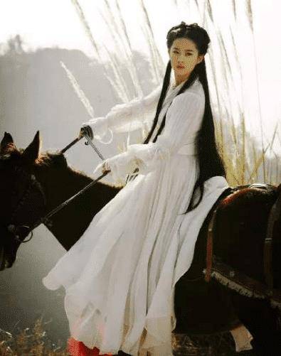 刘亦菲|《神雕侠侣》刘亦菲雨中骑马为啥被删？看完后背，就明白原因了