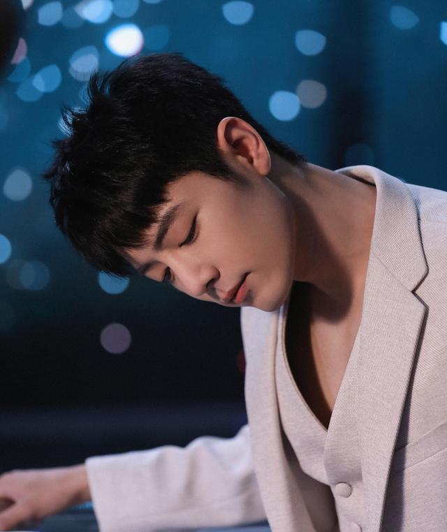 肖战|肖战不参加跨年，不录制综艺背后的磊落“野心”