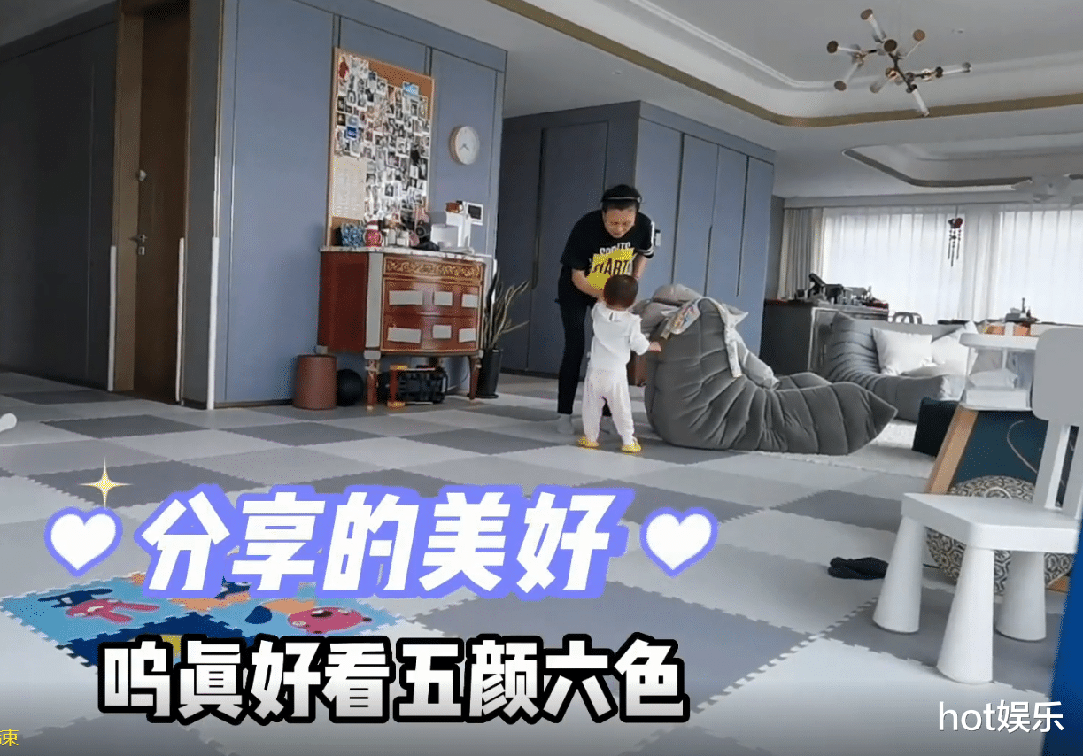 郑恺|郑恺住上亿别墅,客厅可骑车可打篮球,为何爷爷还住筒子楼?