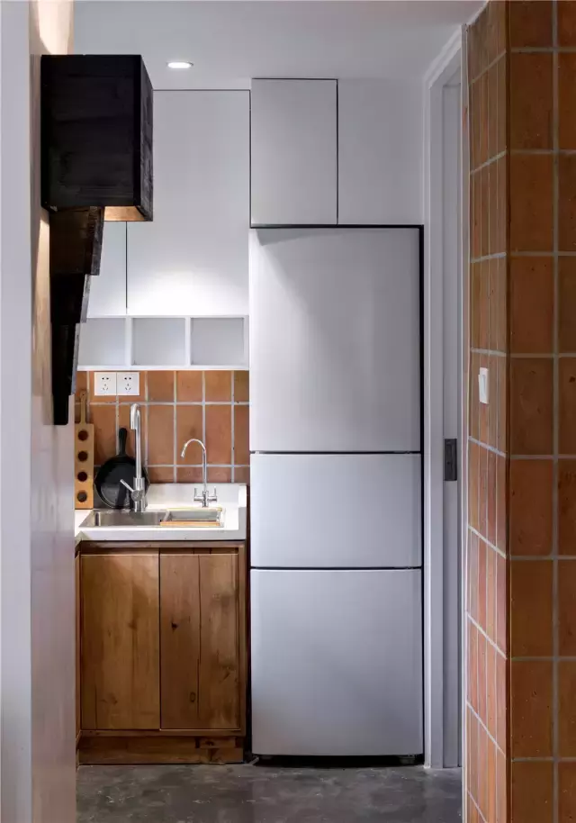 俩夫妻花3万装修38㎡一室一厅,水泥铺地面,自己做家具!