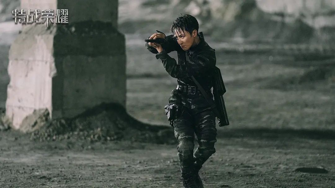 特战荣耀|《特战荣耀》：掴了多少“摆拍”女明星的脸？让你们看看啥叫女兵