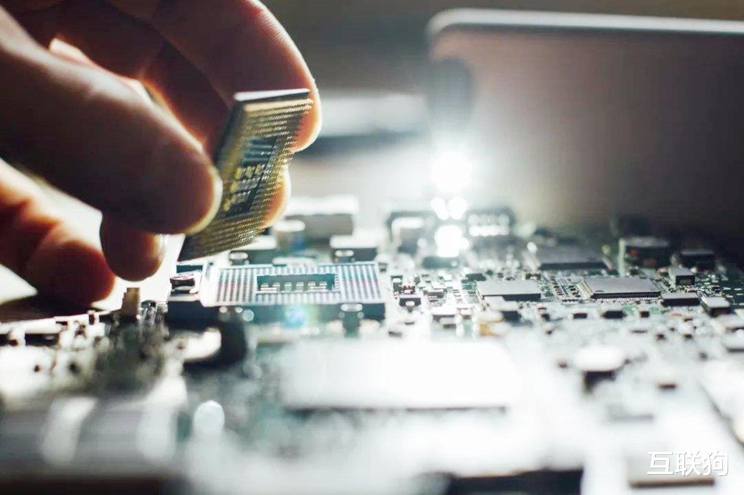 美光|为了留住人才，美芯片巨头能做到什么地步？还是任正非有远见