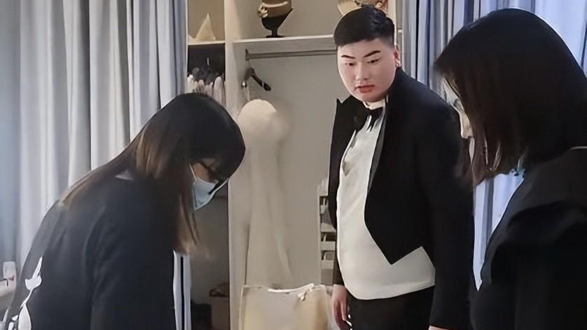 陈萌|陈萌给公公婆婆送新衣，惹大衣嫂笑得合不拢嘴，网友：比前任用心