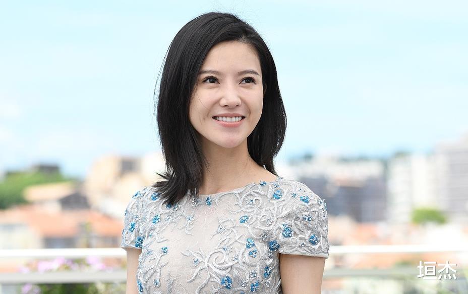 杨子姗|“反差人生”杨子姗:在剧里被虐到不成型,现实里跟老公甜的齁