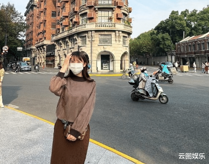 吴业坤|知名港星携日本妻子到内地,游山玩水太惬意,女方演员出身颜值高