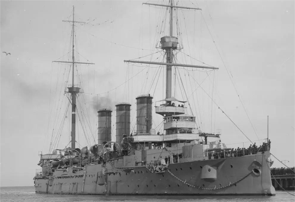 向德国订造一艘命名为八云级的装甲巡洋舰,该舰是日本海军除鱼雷艇之