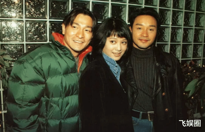 宁静|宁静分享华仔在金鸡奖颁奖晚会的后台照,并附文道:爷青回!