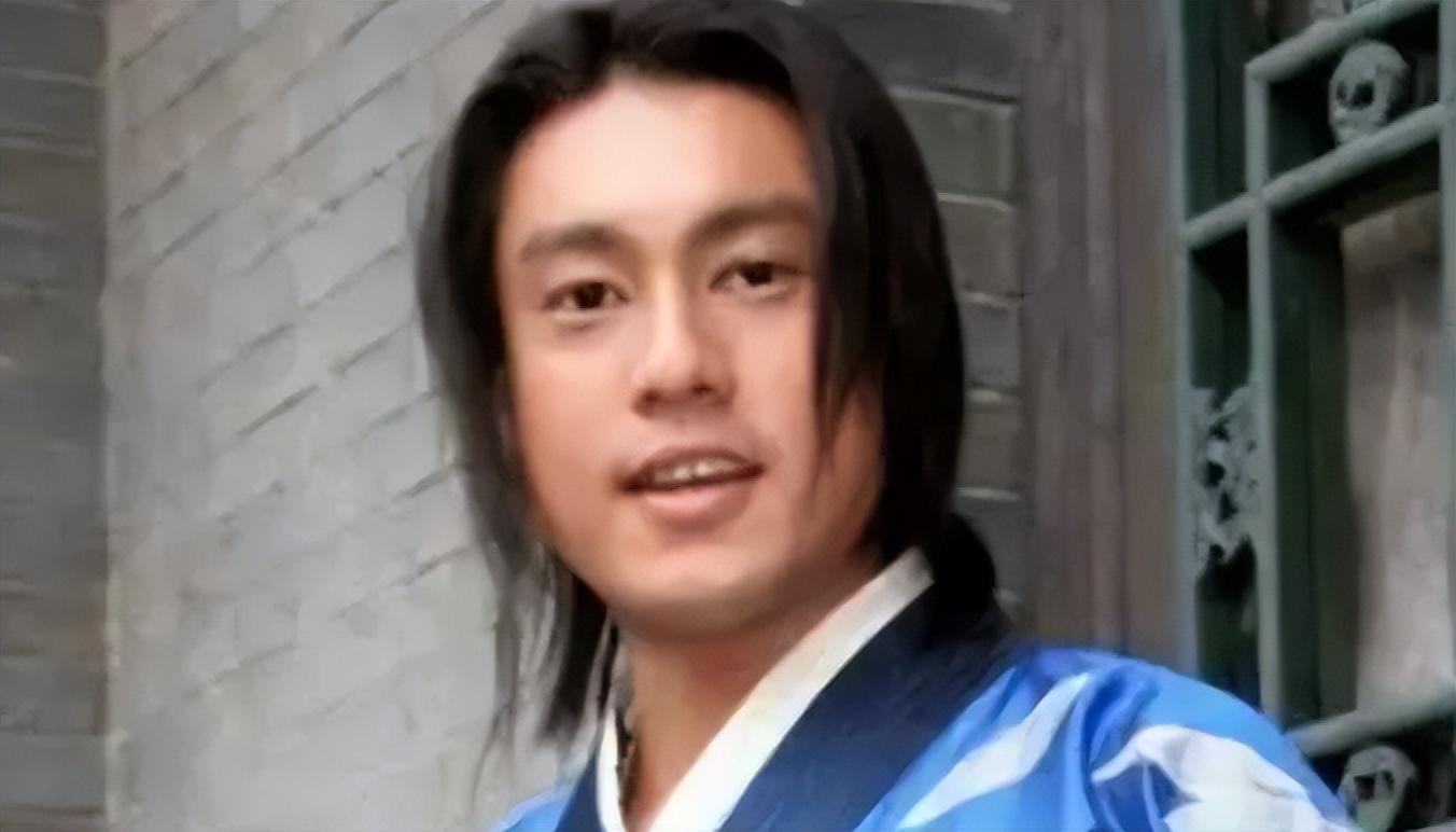 邱心志|颜值不够却偏要演男主的8位男星，一出场就被男配秒杀