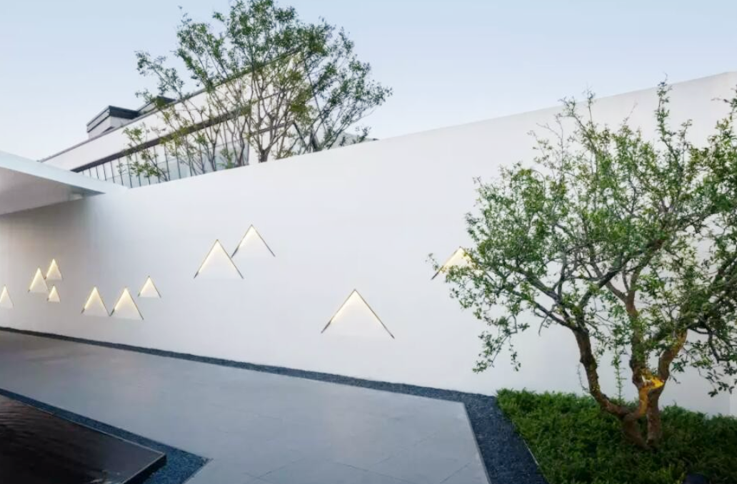 再装我更愿在院墙下功夫,混凝土也能美出特色,从外看就不会差!