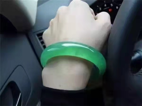 翡翠|迷人的翡翠的价格远未到位！