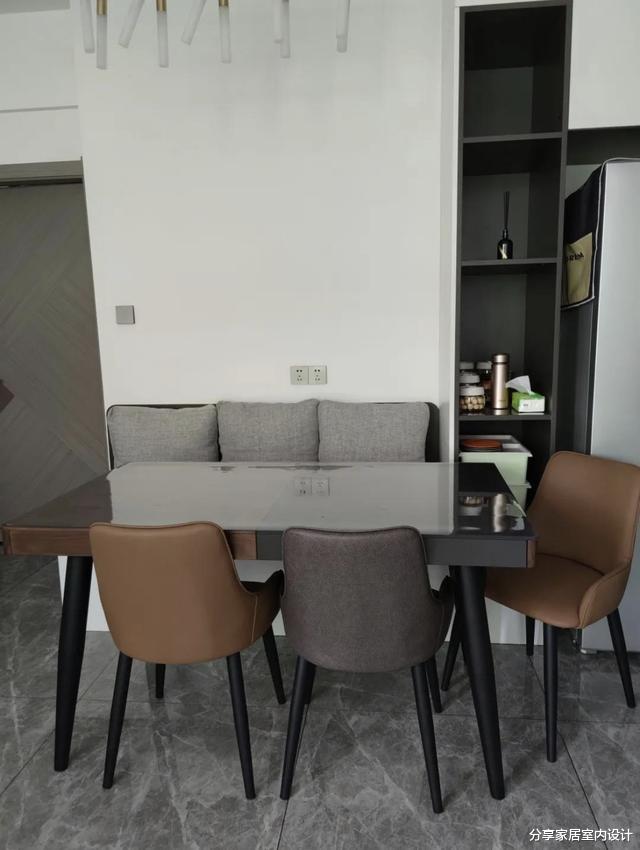 79平现代简约风格，黑白灰色调很好看，电视墙打满柜子太实用了！
