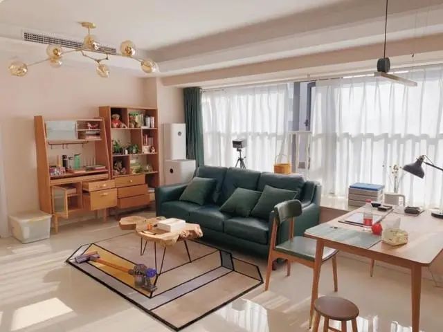 一不小心买了横厅户型房子,沙发怎么摆很头疼!教你4种方法化解