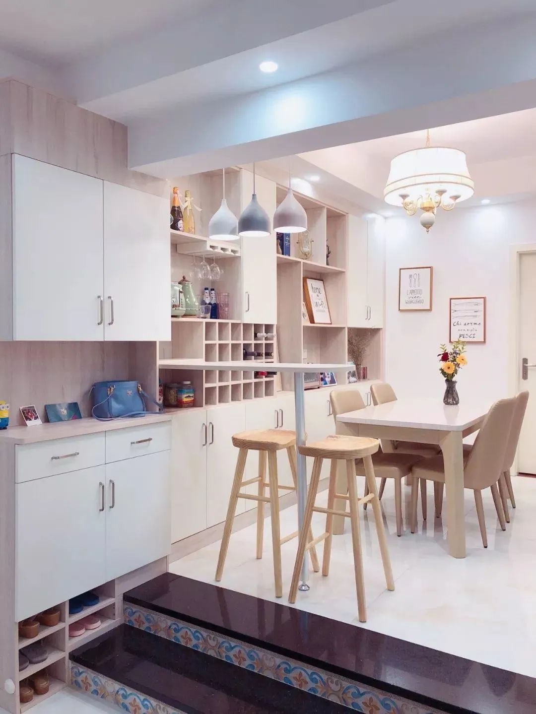 小户型没玄关怎么办？建议这样做个“假玄关”，穿衣换鞋都方便！