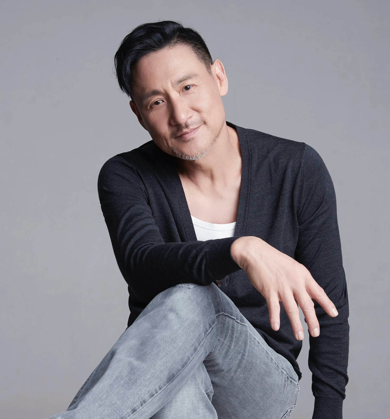 张学友|网友晒出了偶遇张学友的合照，看了荧幕下真实状态后，演员也不容易