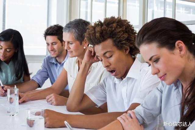 996|一到6点下班时间就通知开会，遇到「同款领导」怎么办？