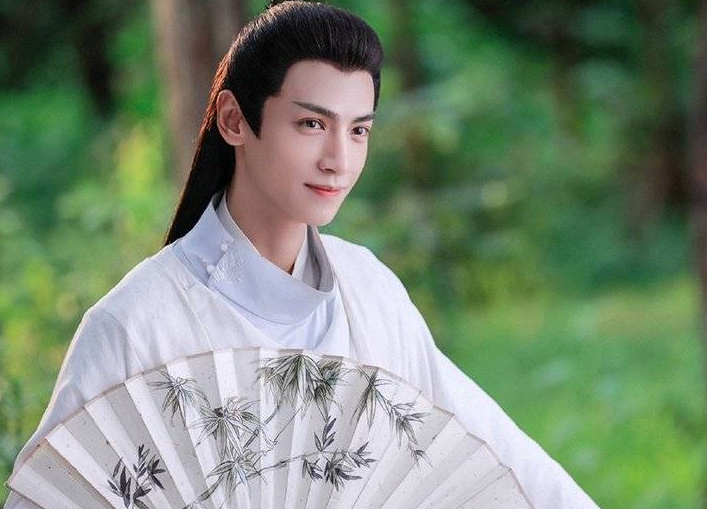 罗云熙|笨熊体态别再尬演贵公子了！学学这几位男星，那才叫儒雅矜贵