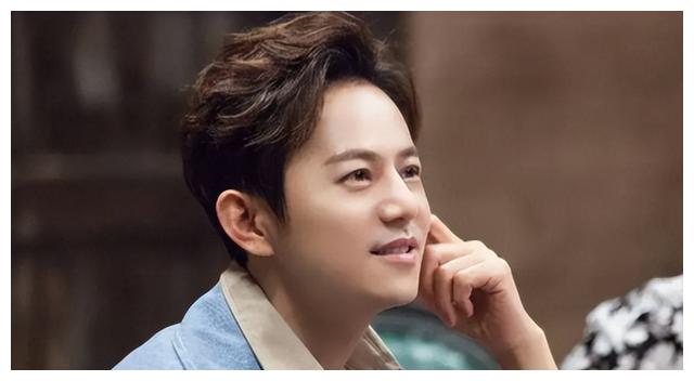 何炅|“人走茶凉”何炅:揭娱圈黑幕遭资本报复,唯有沈腾马丽前来报恩