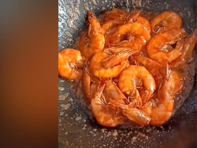 陈萌|陈亚男看到朱小伟竞选村长，痛哭挽回，陈萌宣示主权