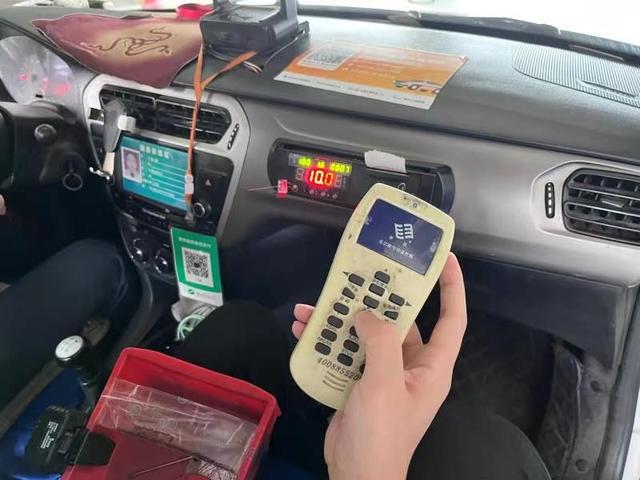 高温下的武汉计量人:“决不会因高温降低检定标准”