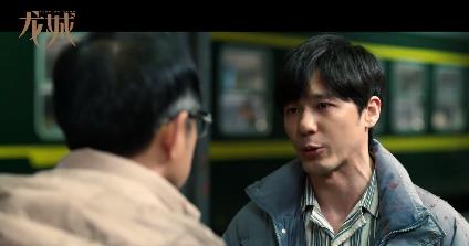 马伊琍|马伊琍新剧来袭，合作一位小14岁男演员，波浪卷大红唇颜值能打