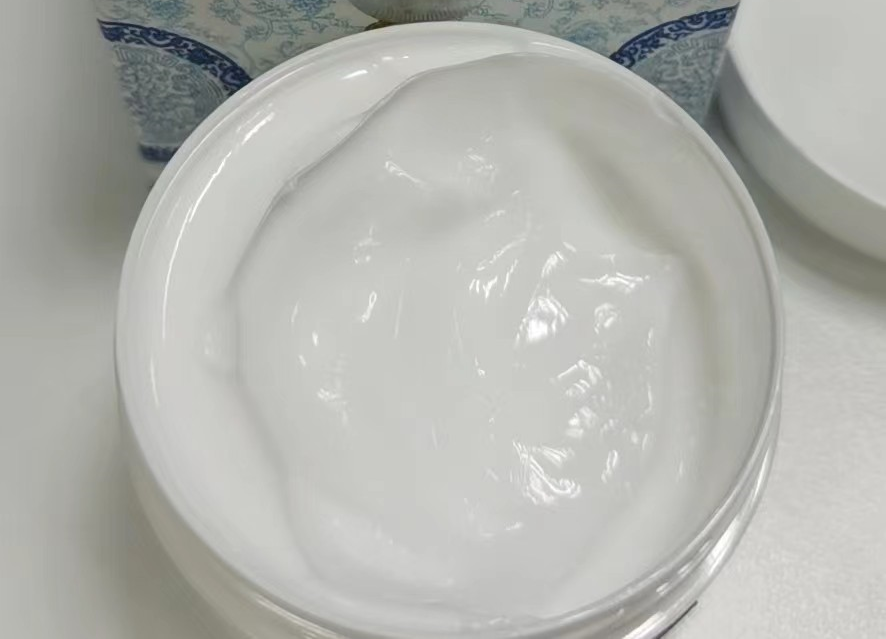 眼妆 10件价格不足百元又丑又好用的老国货，拿起丢人，弃之可惜！