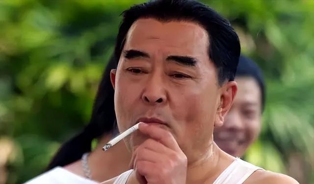 唐国强|照猫画虎,举一反三:下跪、吃茶叶、捡纸,更多细节被扒值得深思