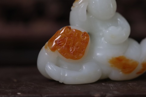 |舊藏和田玉籽料“枣红皮 虎皮童子”