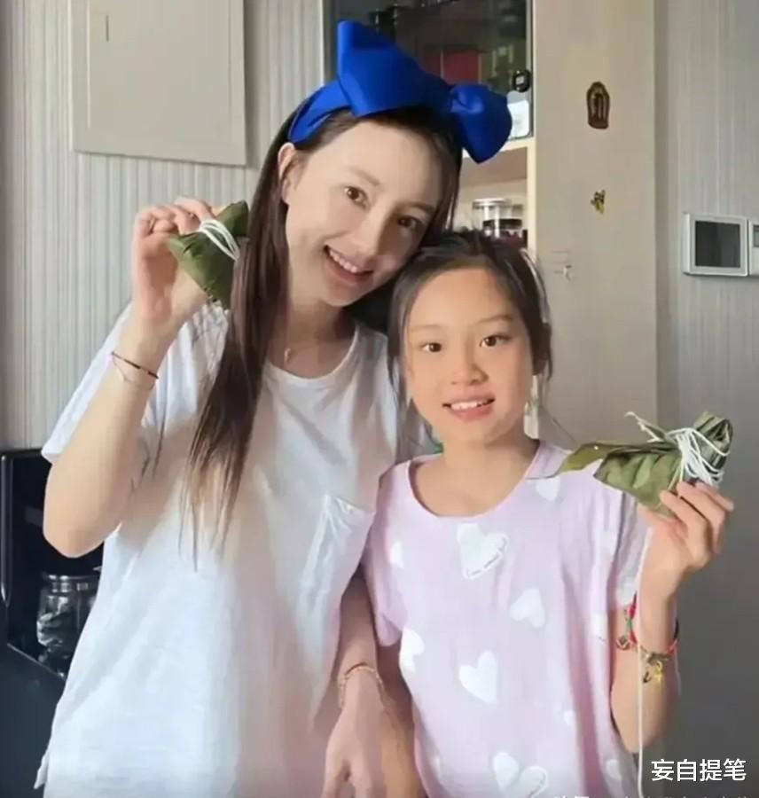 穿衣搭配 9岁甜馨大变样！脸型五官完美避开妈妈，穿粉色装和爸共用一张脸
