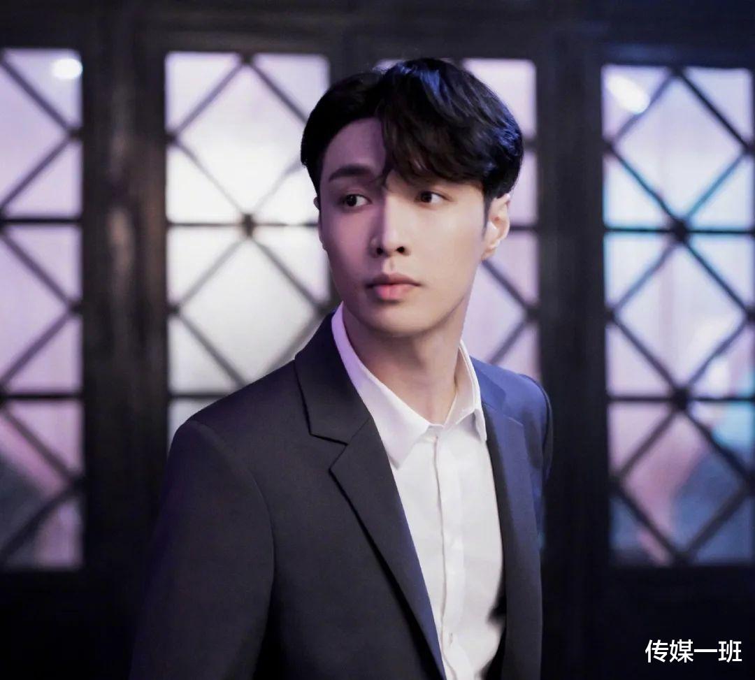 明星素颜|8位男明星素颜照：任嘉伦黝黑，王一博大小眼，蔡徐坤脸大