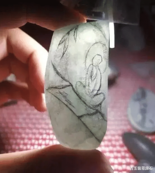 翡翠|3000块买进的翡翠开窗料,一刀爆出4块高冰大牌,货主笑得都合不拢嘴了!