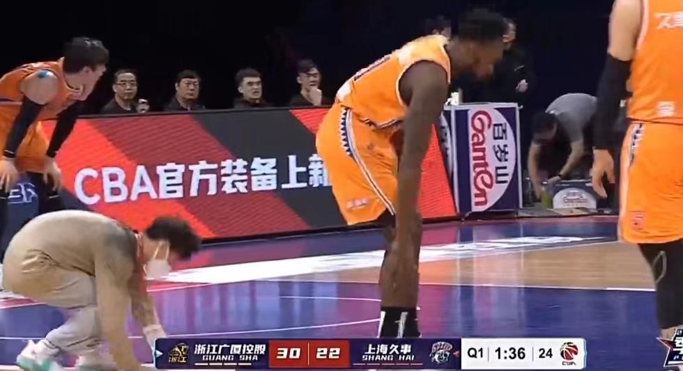 李春江|半血富兰克林又受伤，李春江雪上加霜，坑王哲林小将成为奇兵