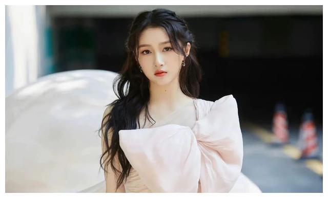 Angelababy|原来皮肤也能造假，从杨颖到佟丽娅，这6位明星有“两副面孔”