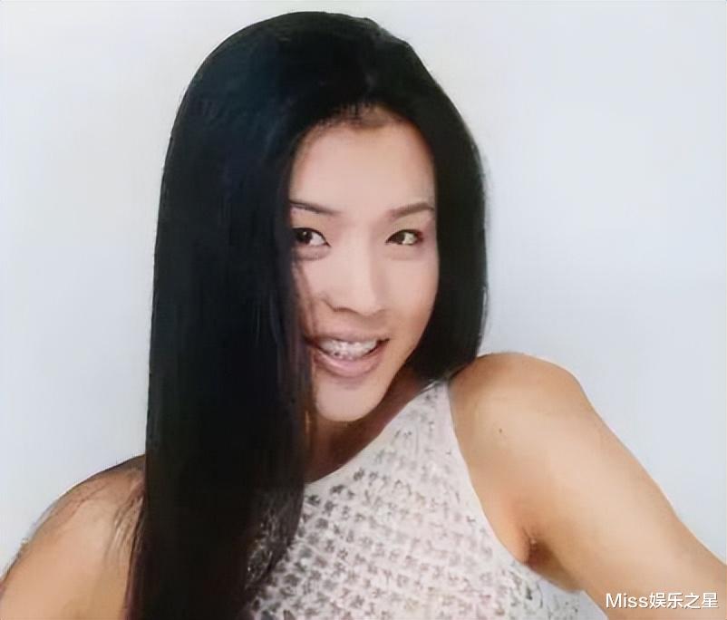 张艺谋|与张艺谋回酒店一夜未出,19岁嫩模王海珍回应记者:太正常了