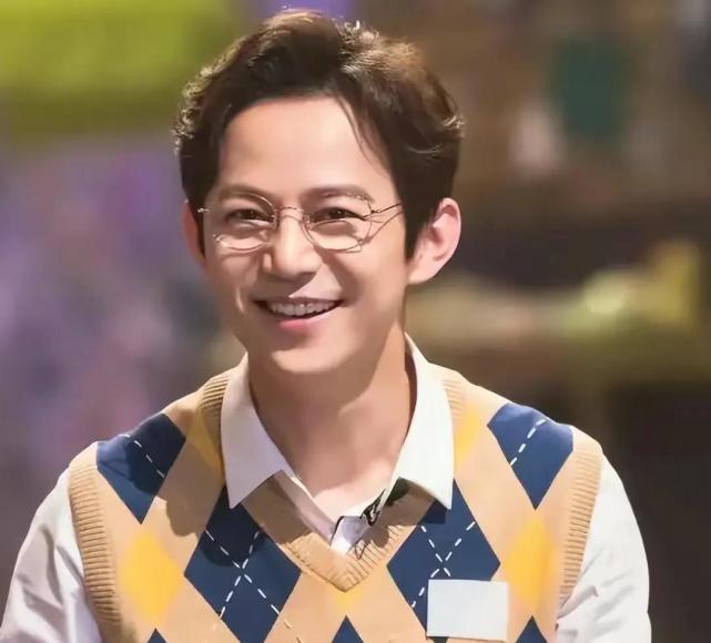 何炅|时隔7年,黄渤的一番话,在何炅身上展现得淋漓尽致!