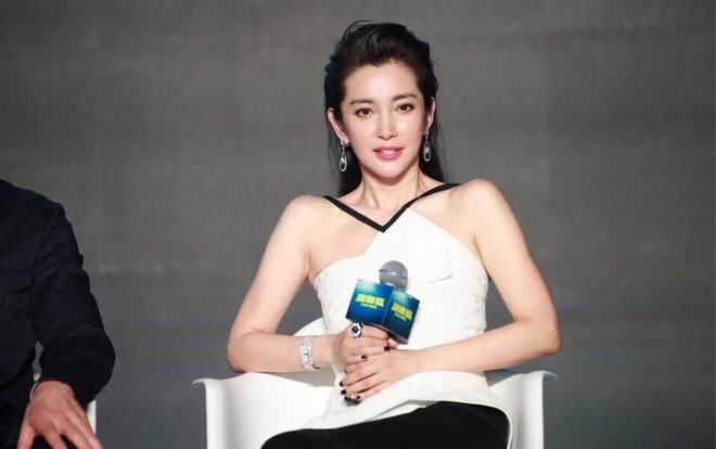 袁立|袁立炮轰李冰冰：打3公斤玻尿酸也盖不住年纪，奔5的人还天天P图