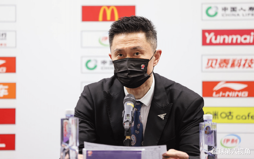 詹姆斯·哈登|新闻发布会敷衍了事？三连冠让杜锋太过自信，意见与老板有分歧