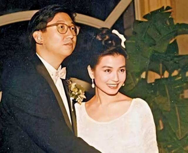 钟楚红|“最红港姐”拒绝天王、下嫁后惨遭丧夫，孤身至今：她后悔了吗？