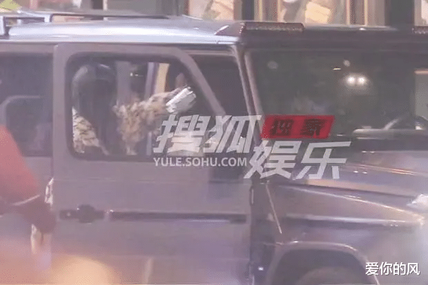 高马尾 黄子韬带徐艺洋吃韩国料理再被拍，恋情多次实锤，疑似二人已同居