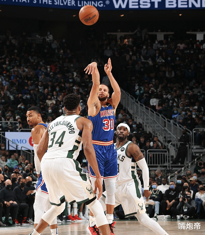 斯蒂芬·庫里|42分屠牛！勇士贏球庫里笑不出來，22天連續(xù)9場打鐵，一球失去信心